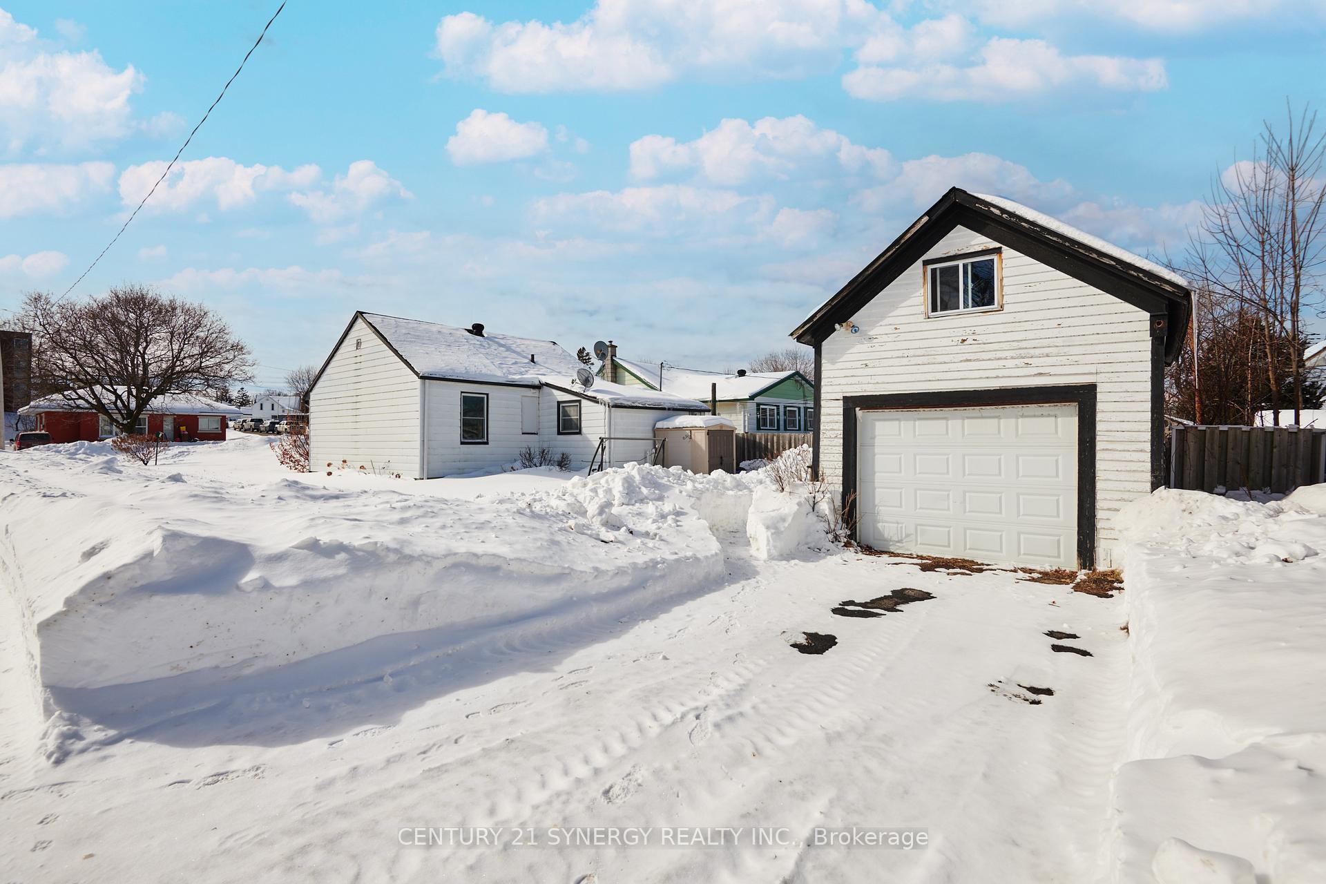 Photo 2 of 39 Jasper Avenue, Smiths Falls — HOMEH