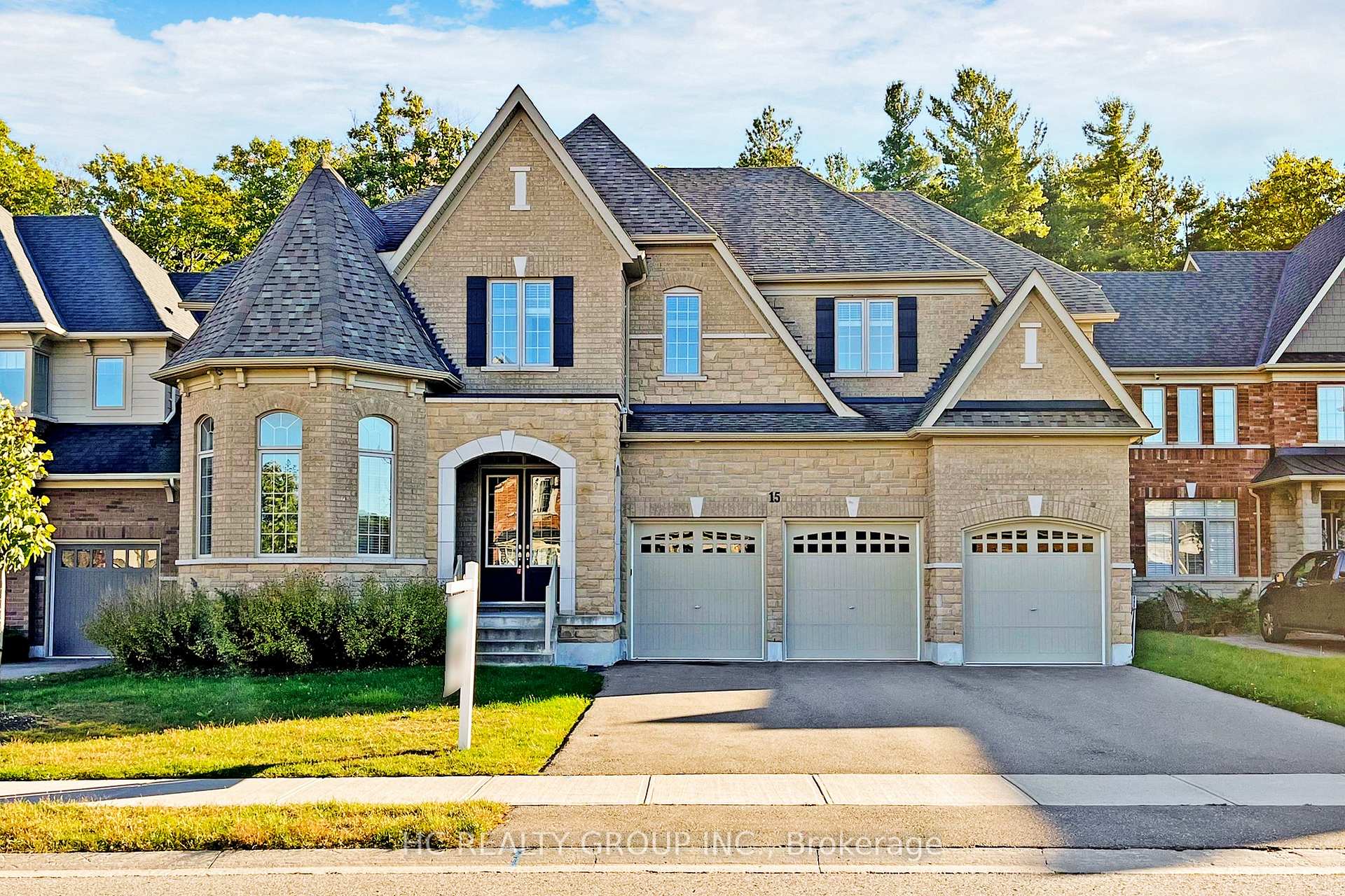 Front of 15 Trail Boulevard