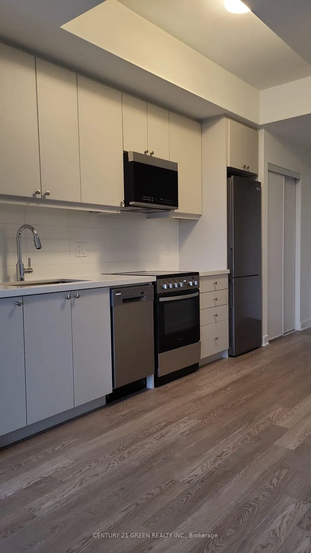 Photo 5 of Unit 722, 51 Clarington Boulevard, Clarington, Bowmanville — HOMEH