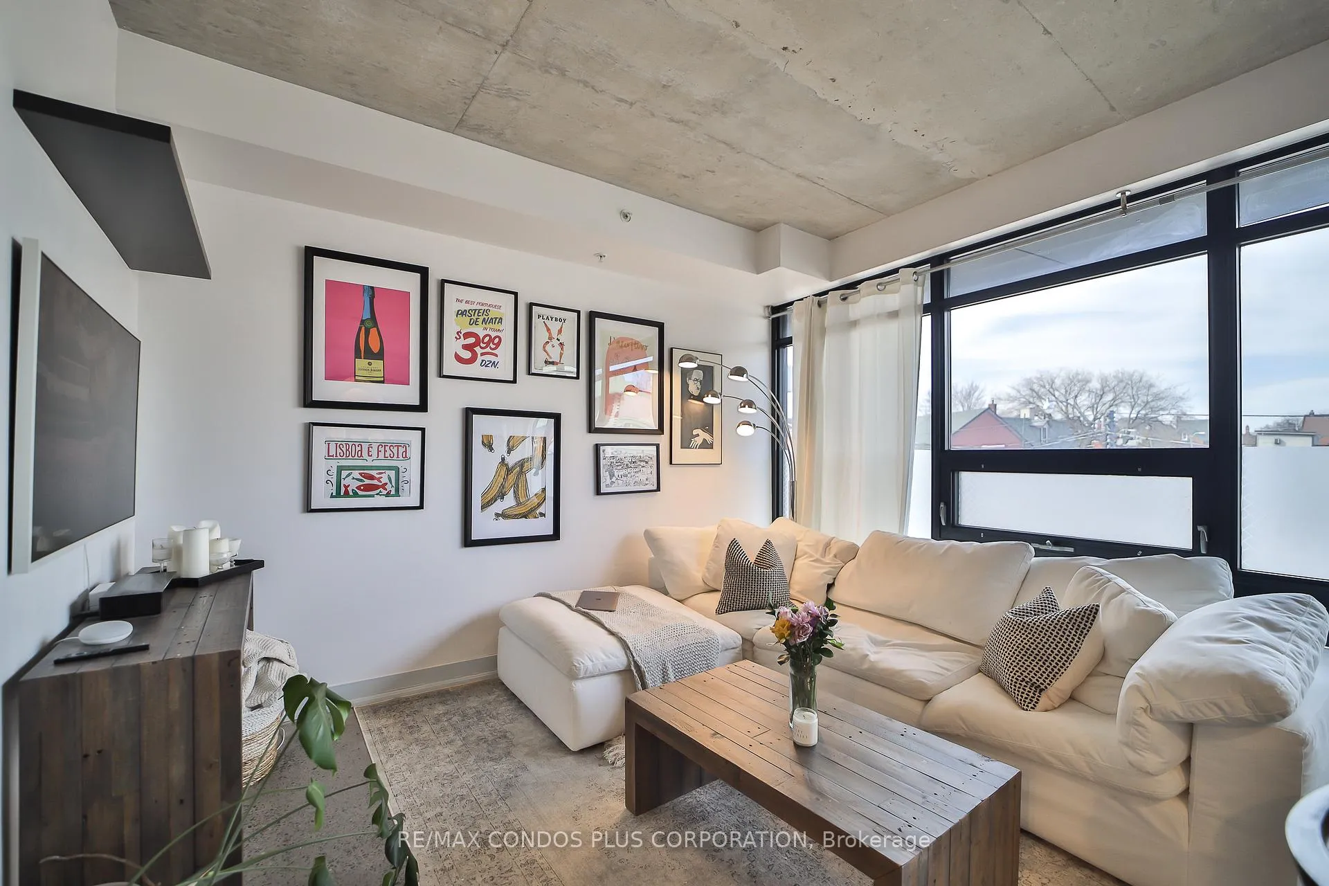 Front of Unit 206, 1239 Dundas Street W