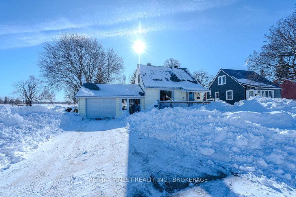 Photo 3 of 49 Beech Crescent, Smiths Falls — HOMEH