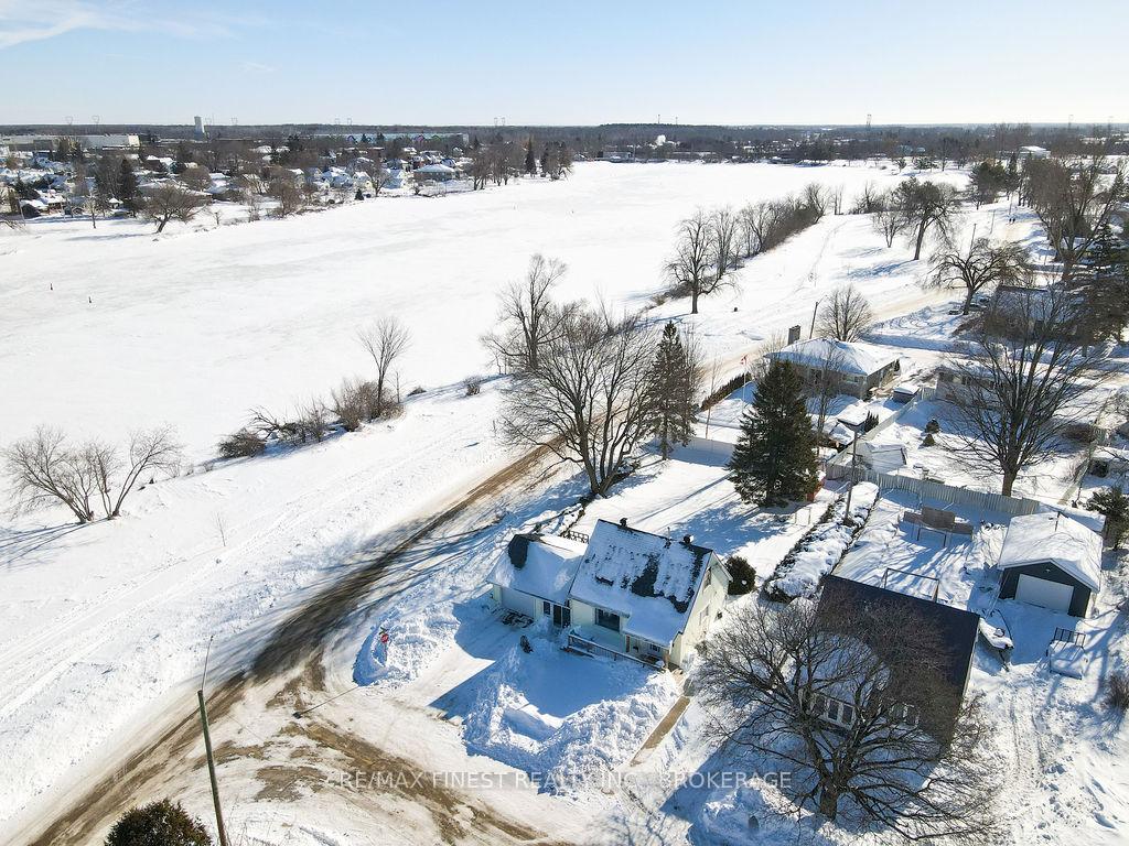 Photo 4 of 49 Beech Crescent, Smiths Falls — HOMEH
