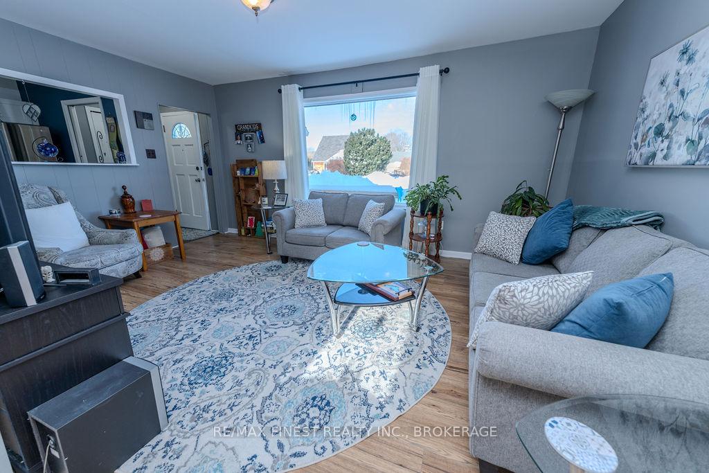 Photo 10 of 49 Beech Crescent, Smiths Falls — HOMEH