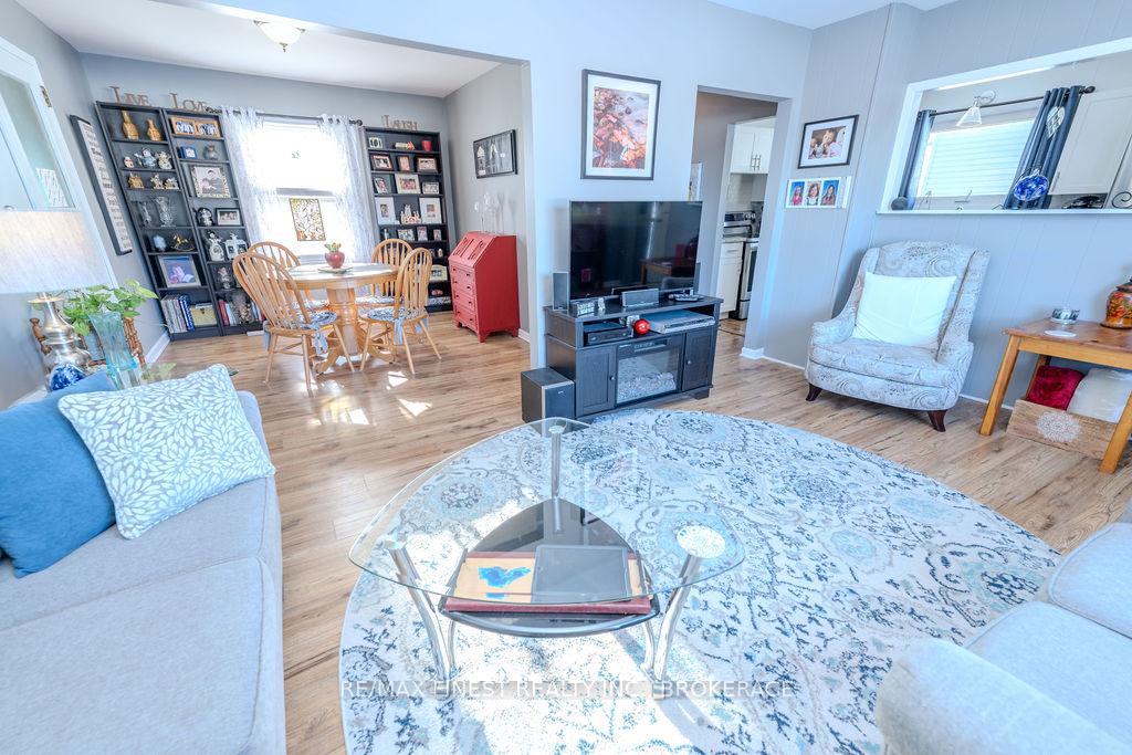 Photo 12 of 49 Beech Crescent, Smiths Falls — HOMEH