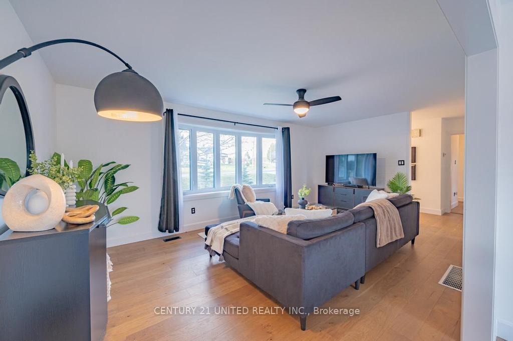 Photo 5 of 683 Deerfield Crescent, Selwyn — HOMEH