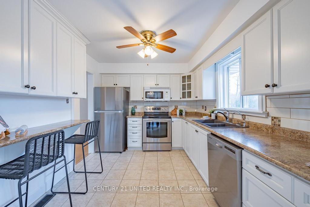 Photo 8 of 683 Deerfield Crescent, Selwyn — HOMEH