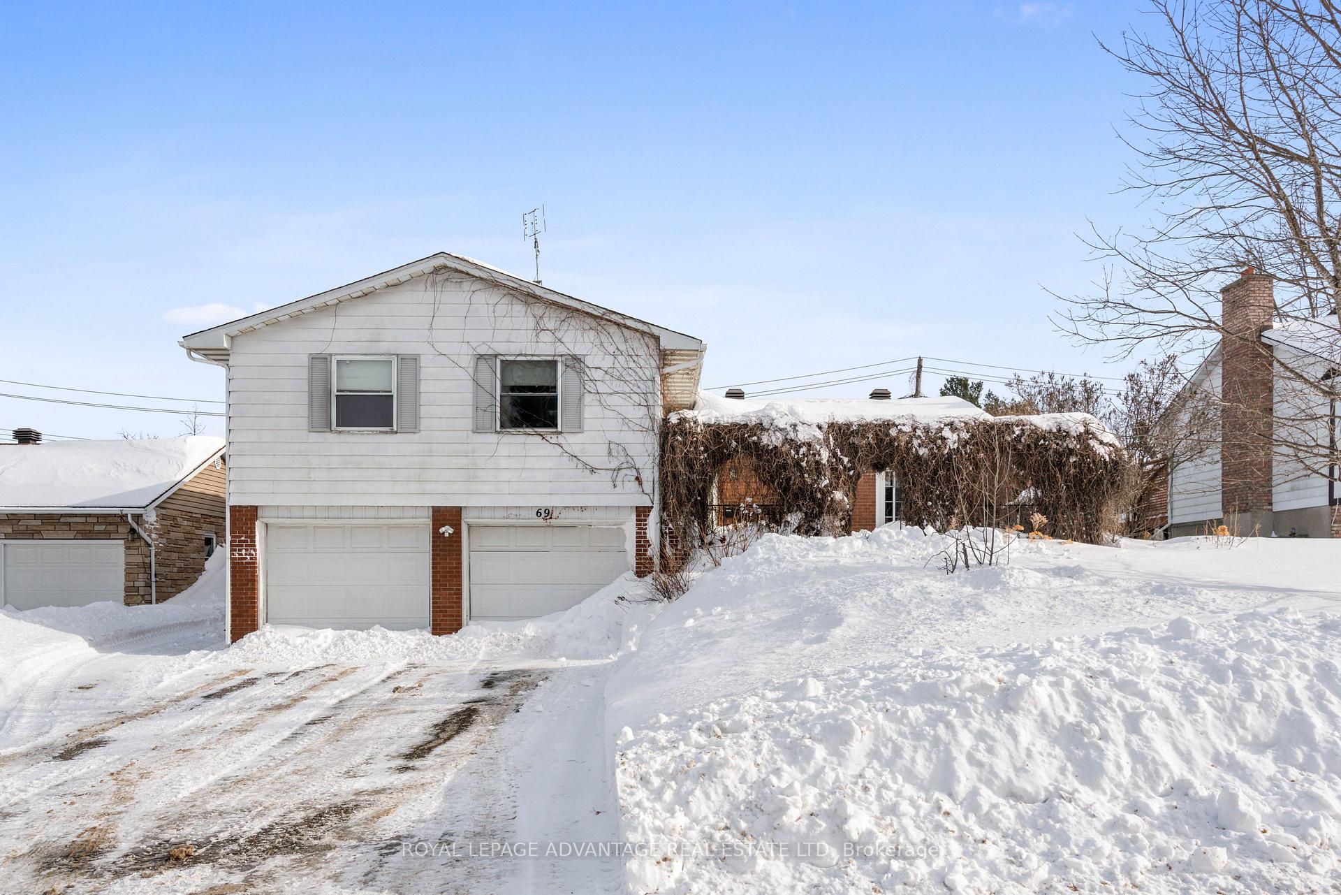 Photo 2 of 69 Vincent Street, Smiths Falls — HOMEH