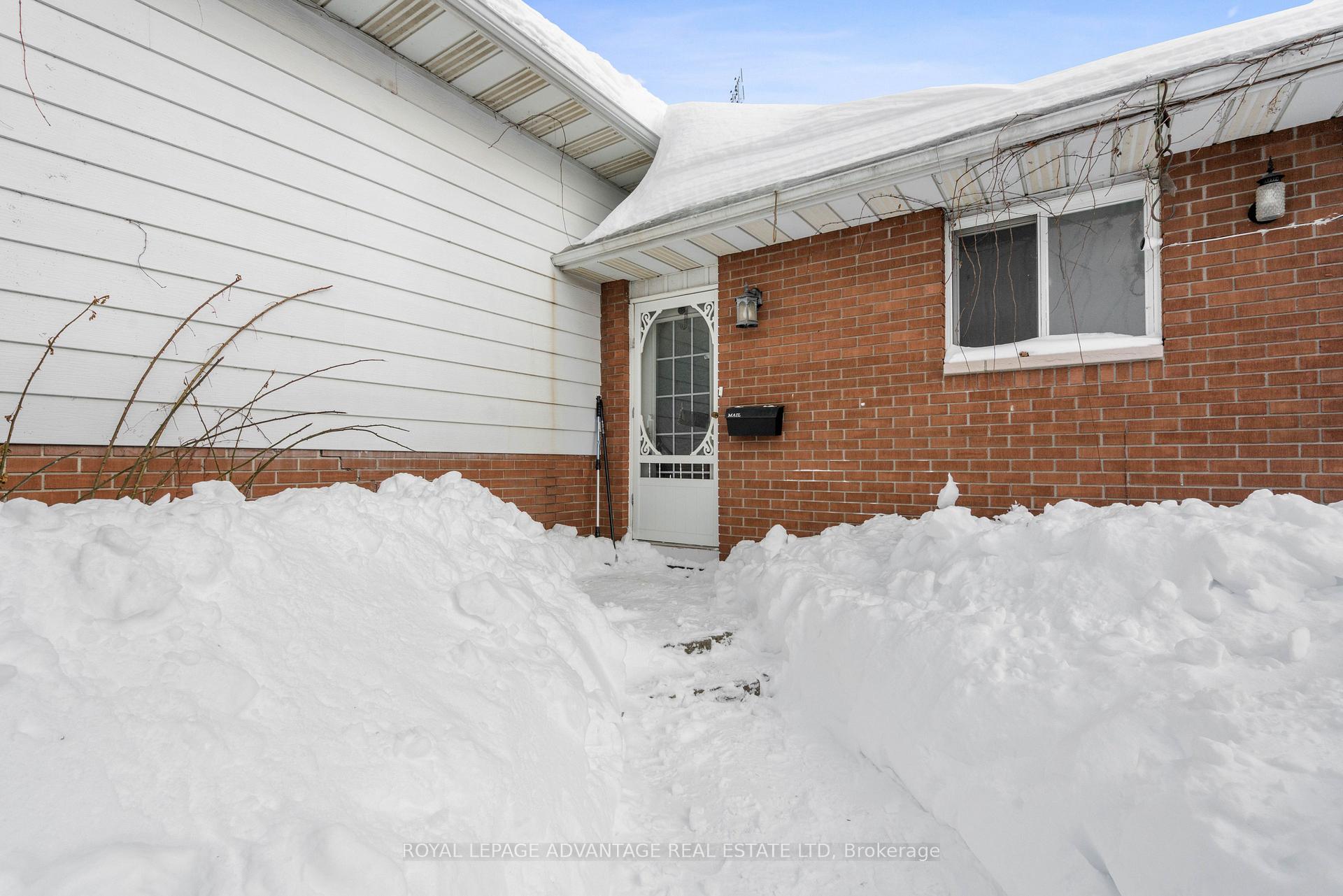 Photo 3 of 69 Vincent Street, Smiths Falls — HOMEH