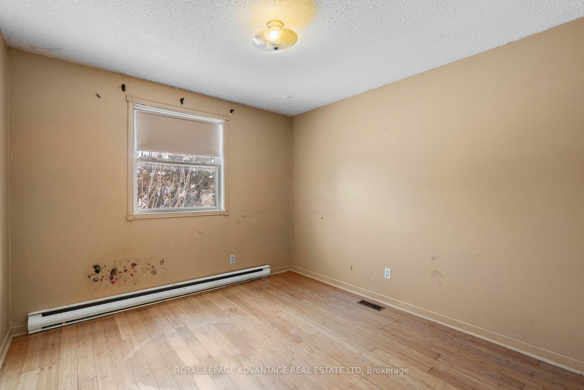 Photo 4 of 69 Vincent Street, Smiths Falls — HOMEH