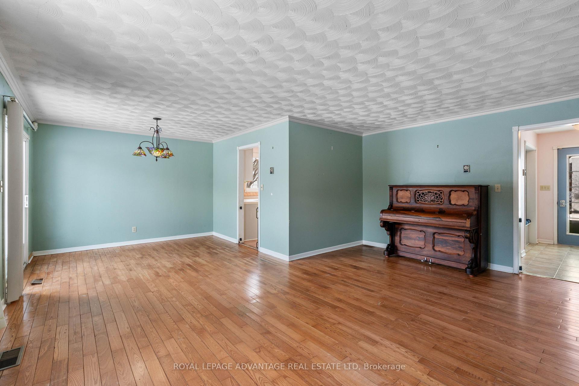 Photo 16 of 69 Vincent Street, Smiths Falls — HOMEH