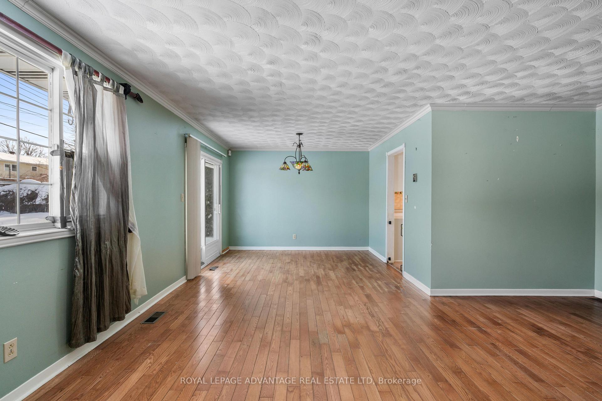 Photo 17 of 69 Vincent Street, Smiths Falls — HOMEH