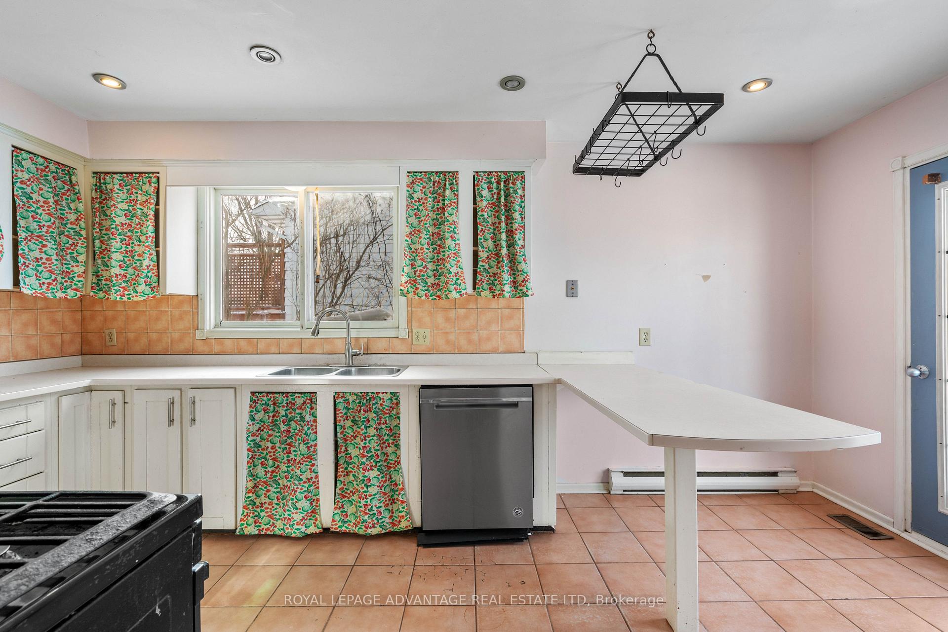 Photo 24 of 69 Vincent Street, Smiths Falls — HOMEH
