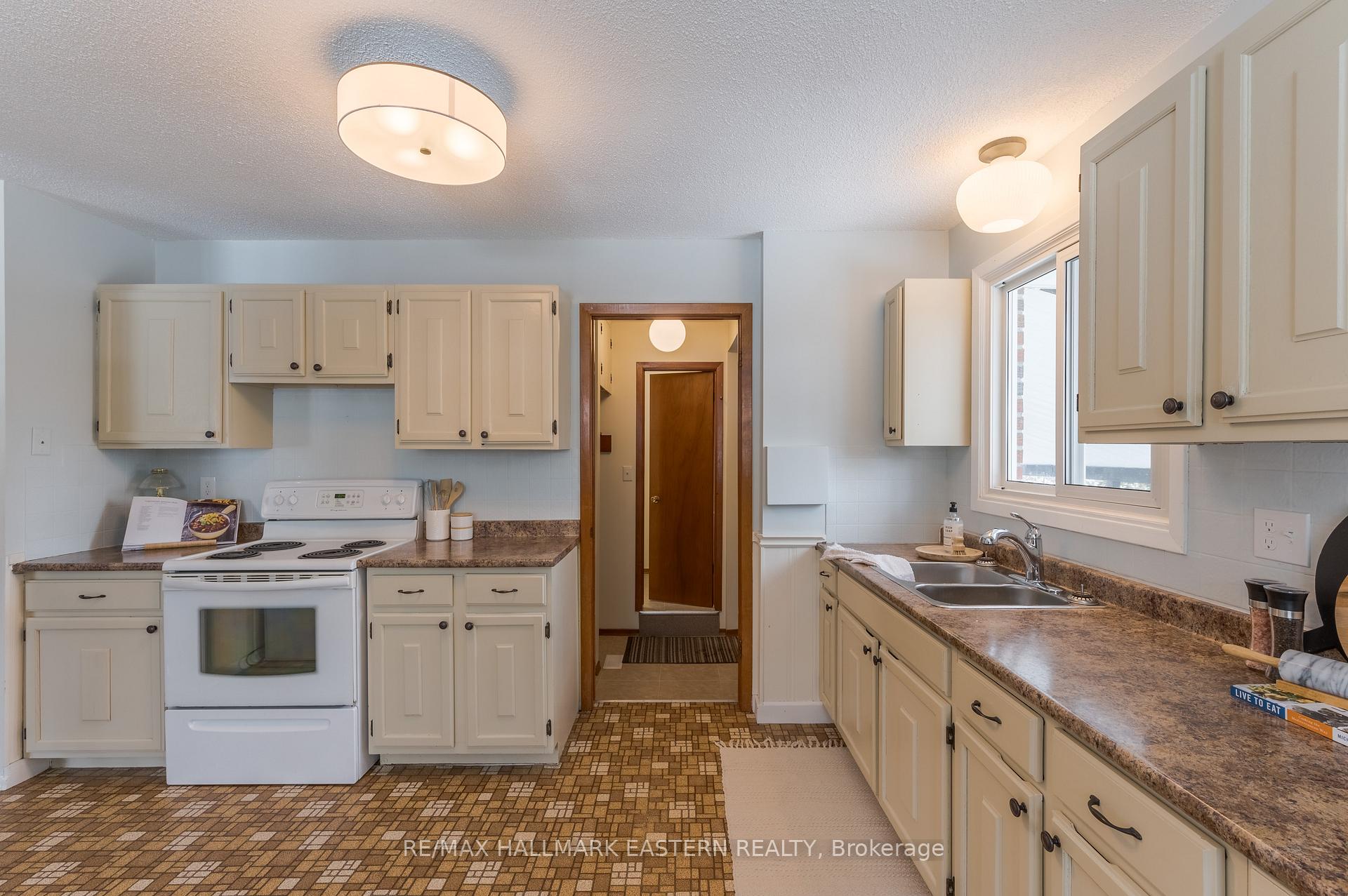 Photo 8 of 69 Ermatinger Street, Selwyn — HOMEH