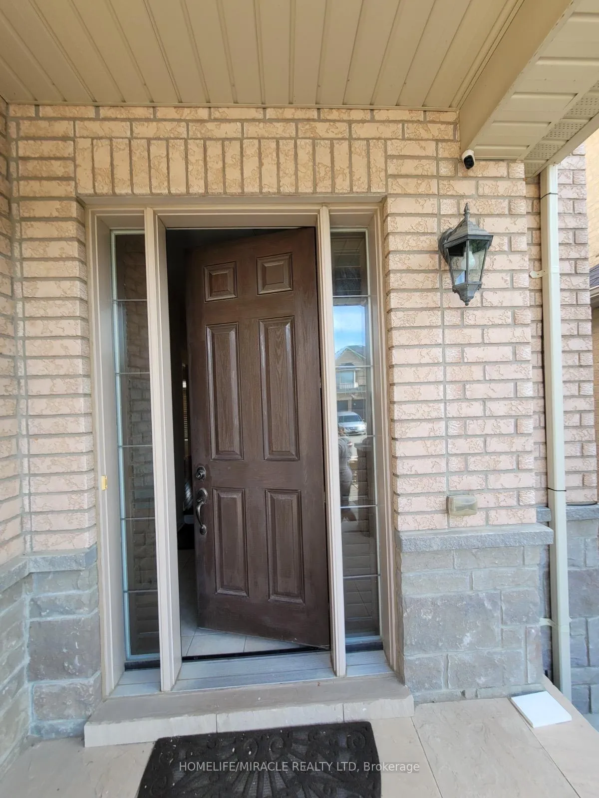 Photo 7 of 7 Campwood Crescent, Brampton, Bram East — HOMEH