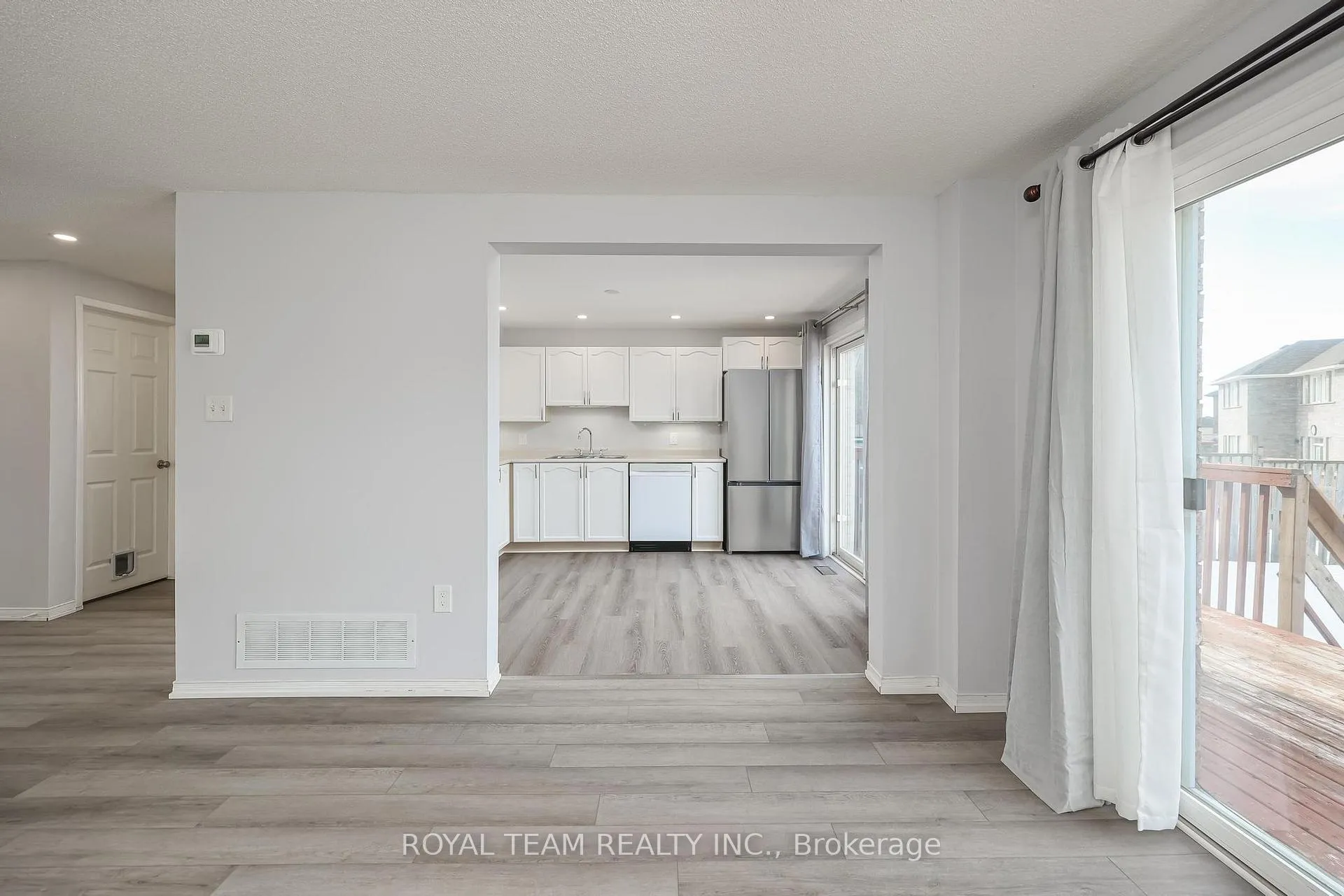 Photo 14 of 186 Madelaine Drive, Barrie, Painswick South — HOMEH