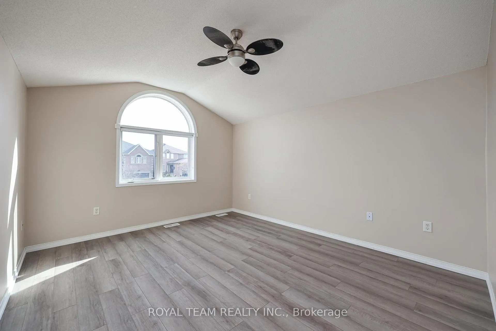 Photo 32 of 186 Madelaine Drive, Barrie, Painswick South — HOMEH