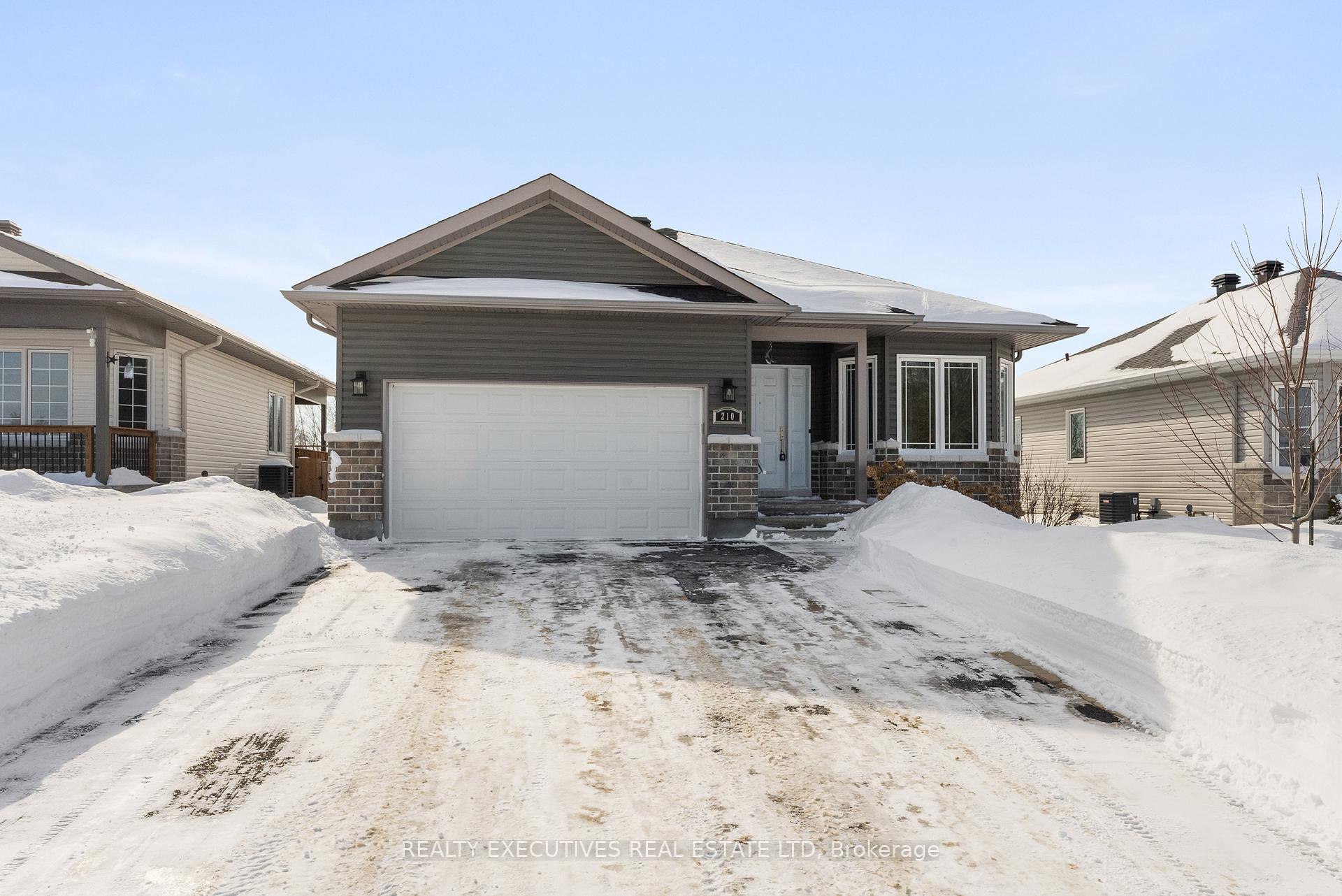 Photo 1 of 210 Harold Street S, Smiths Falls — HOMEH