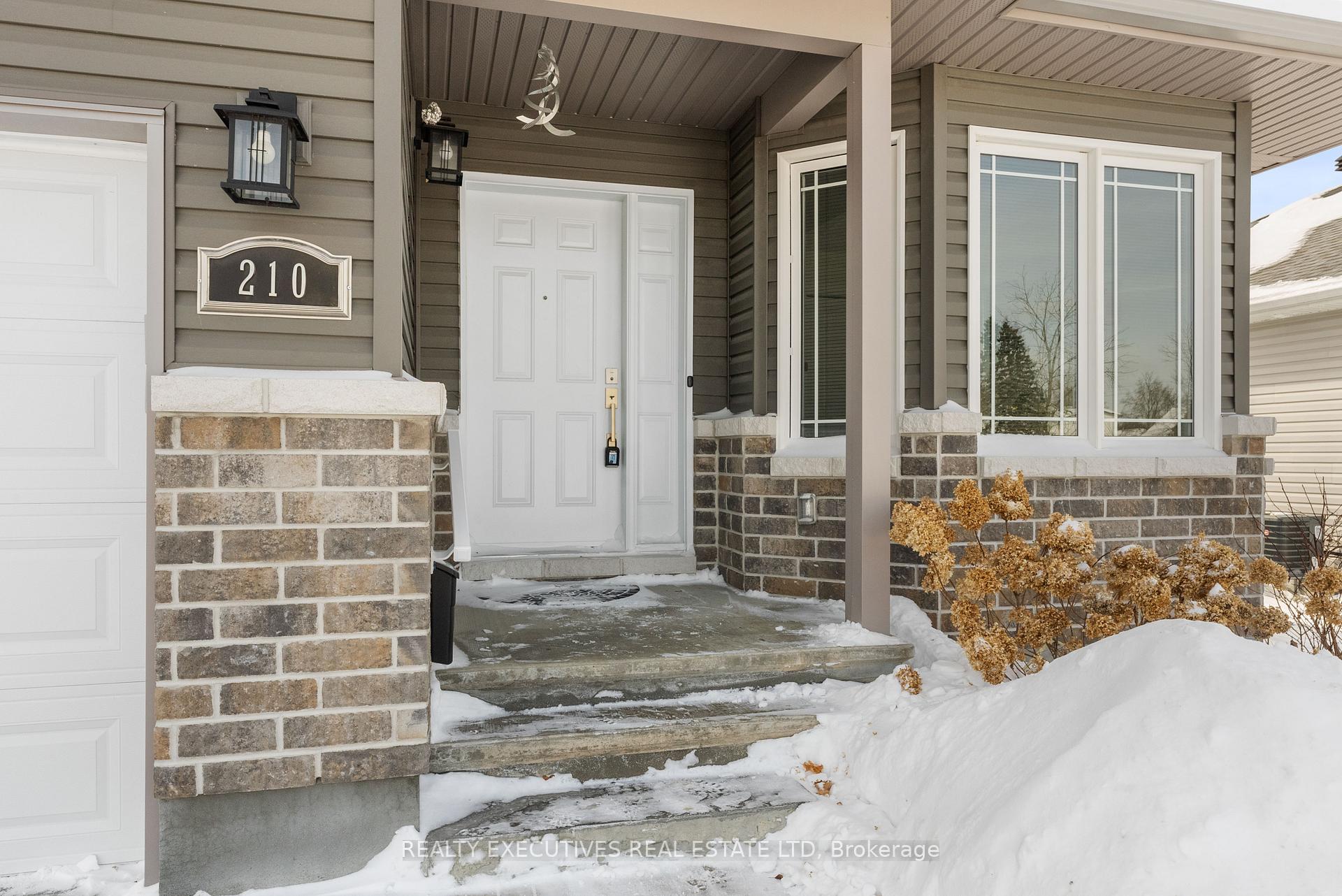 Photo 4 of 210 Harold Street S, Smiths Falls — HOMEH