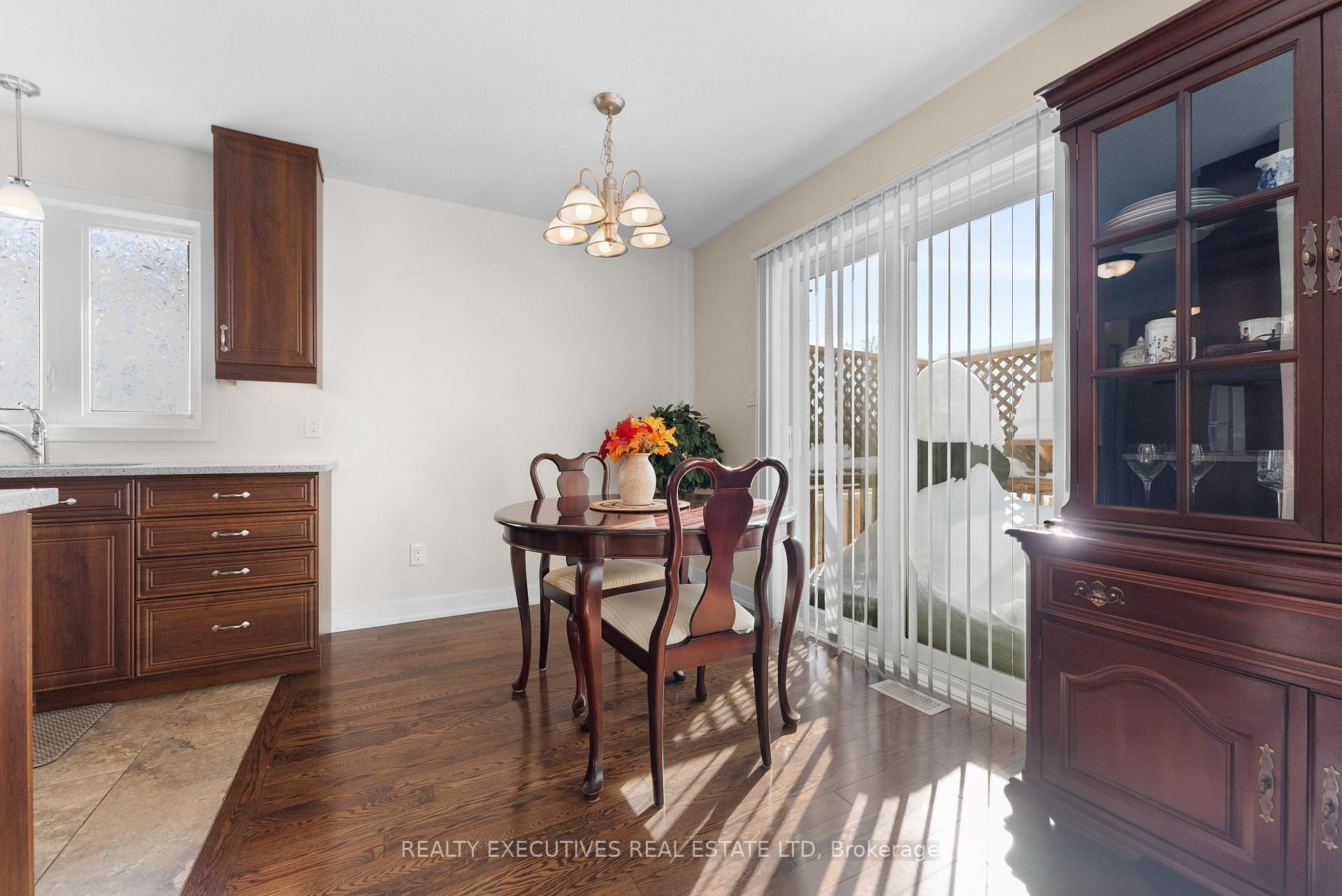 Photo 11 of 210 Harold Street S, Smiths Falls — HOMEH