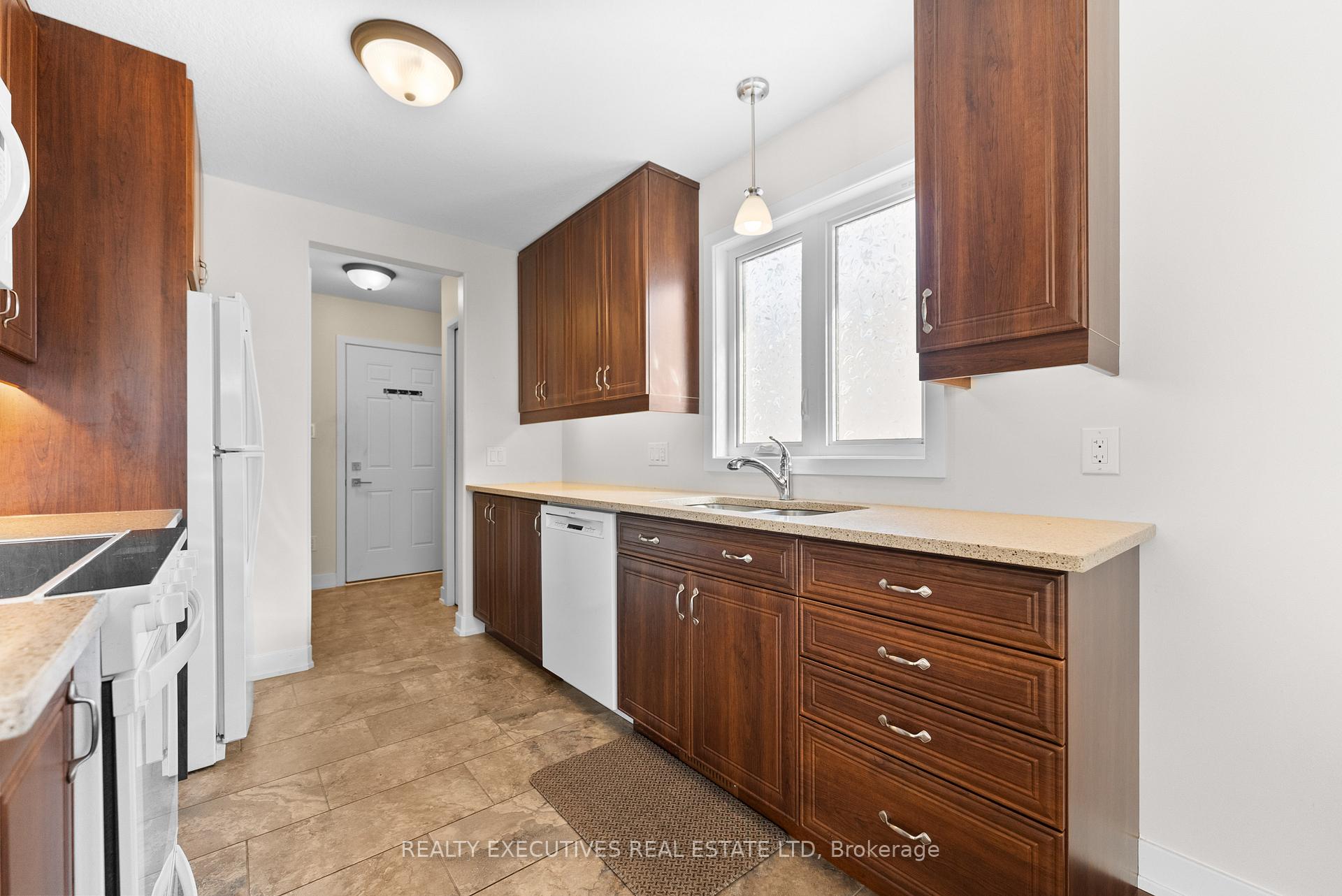 Photo 12 of 210 Harold Street S, Smiths Falls — HOMEH