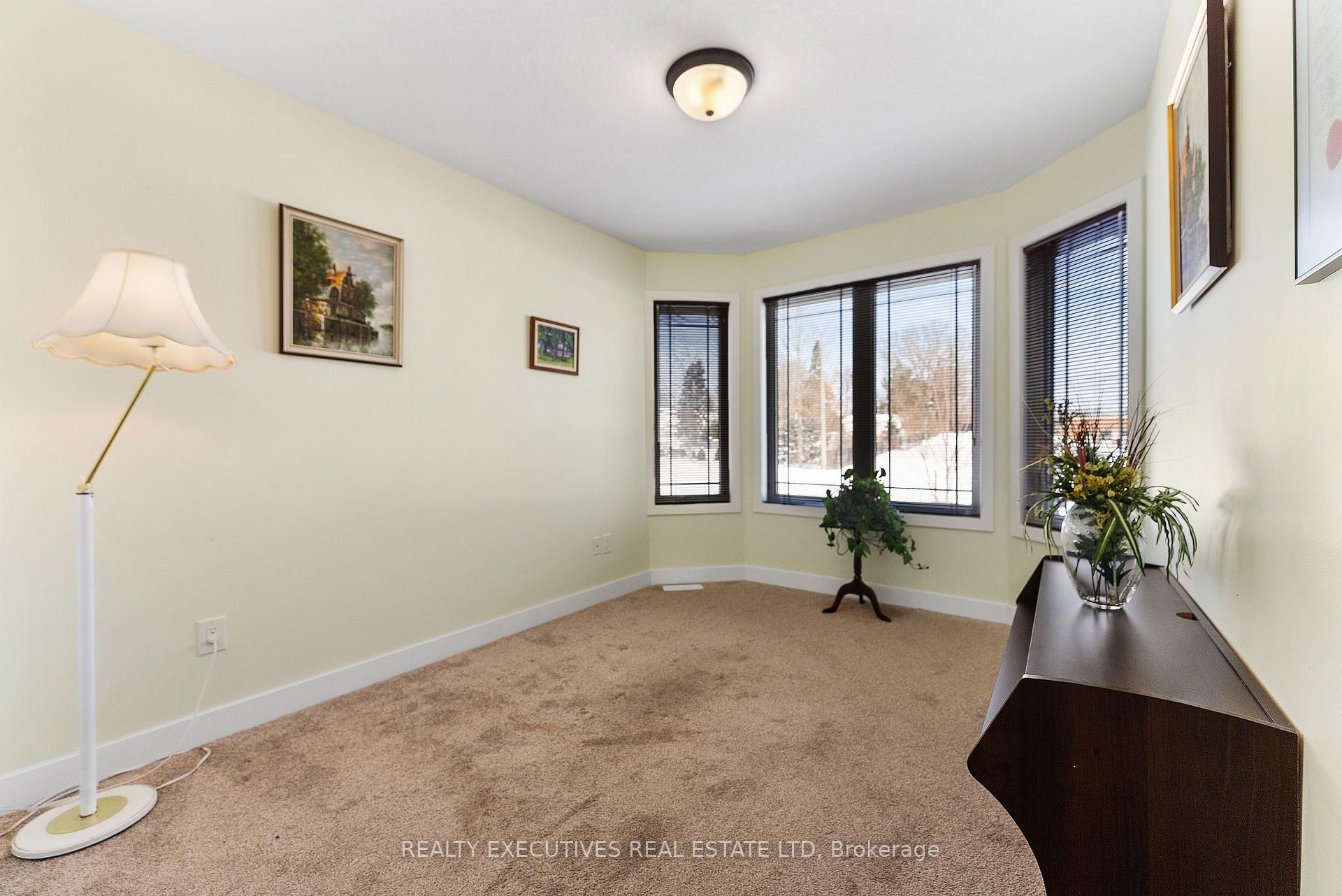 Photo 19 of 210 Harold Street S, Smiths Falls — HOMEH