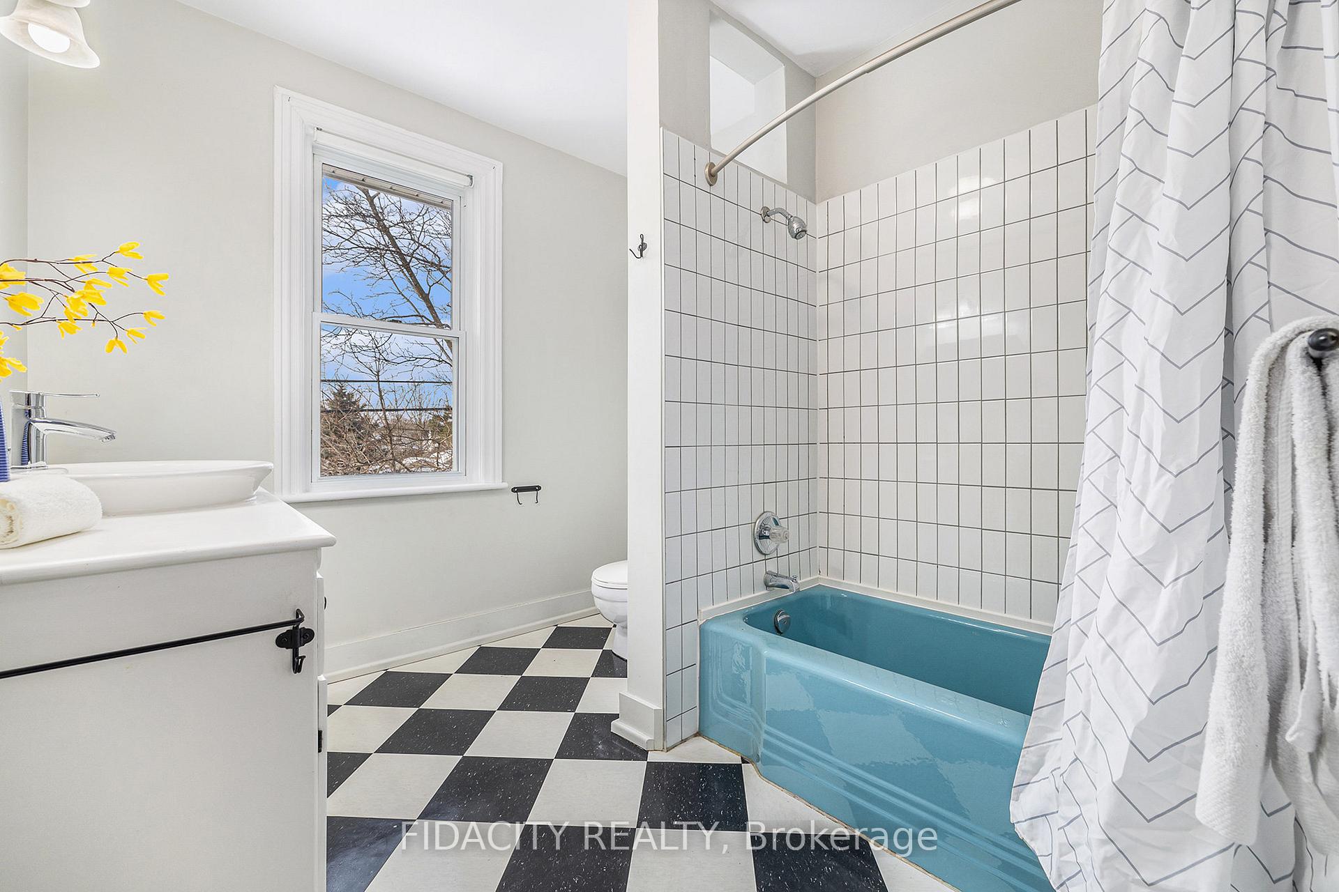 Photo 12 of 115 Chambers Street, Smiths Falls — HOMEH
