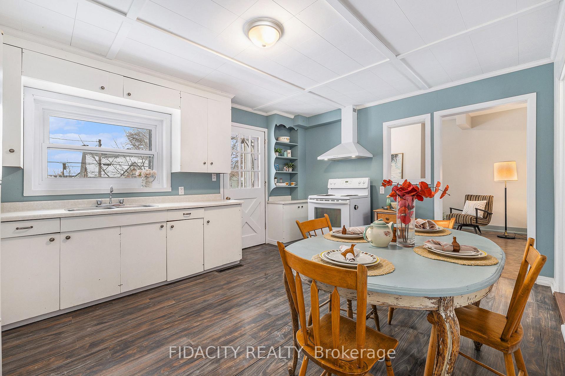Photo 16 of 115 Chambers Street, Smiths Falls — HOMEH