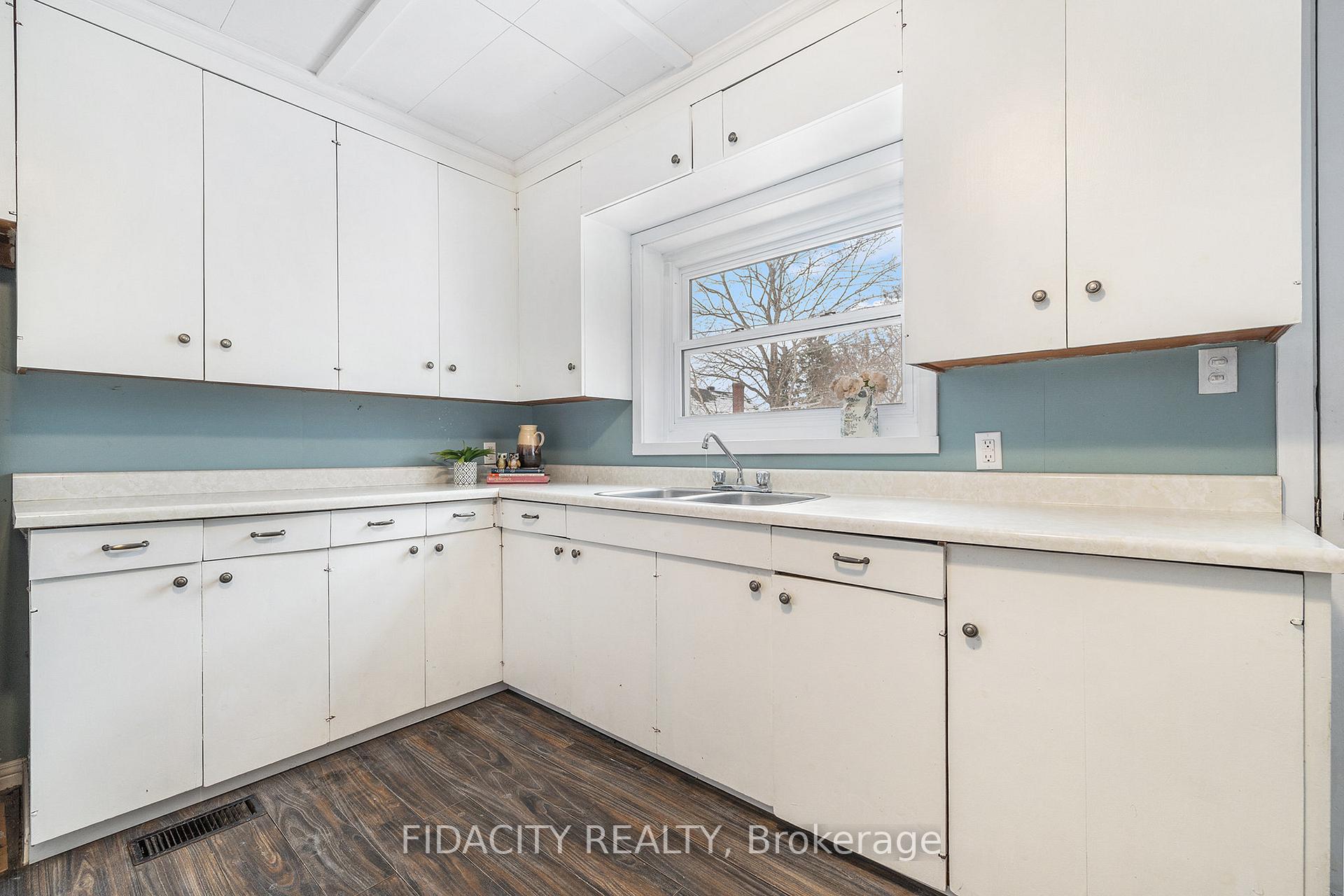 Photo 19 of 115 Chambers Street, Smiths Falls — HOMEH