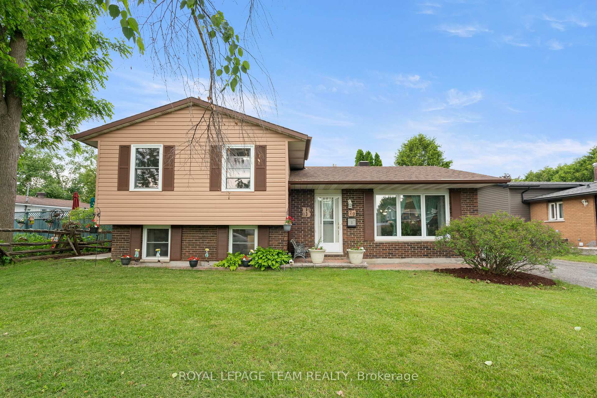 Photo 1 of 20 Bell Avenue, Smiths Falls — HOMEH