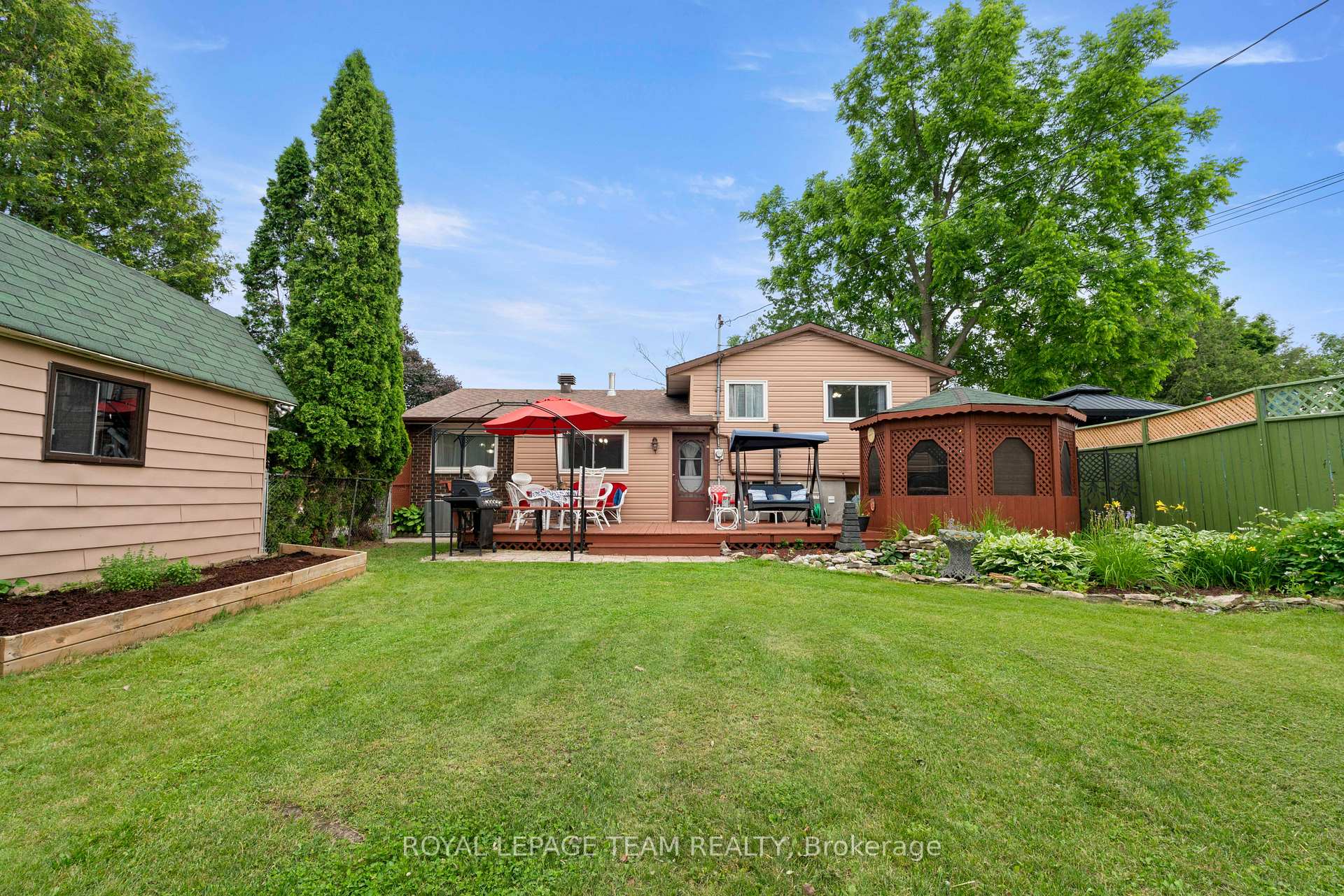 Photo 2 of 20 Bell Avenue, Smiths Falls — HOMEH