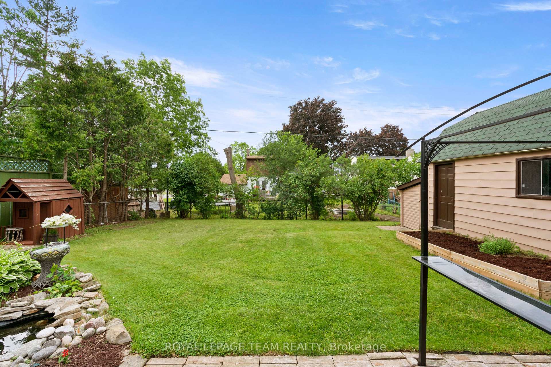 Photo 5 of 20 Bell Avenue, Smiths Falls — HOMEH
