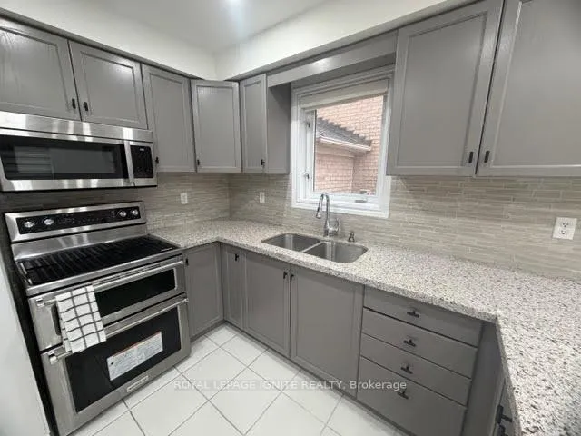 Photo 10 of 3 Todmorden Drive, Brampton, Northwest Sandalwood Parkway — HOMEH