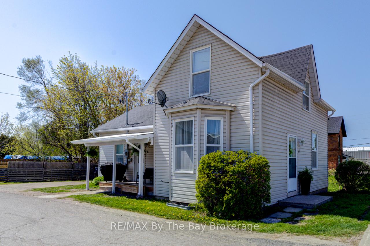 Photo 1 of 8 Yonge Street N, Springwater, Elmvale — HOMEH