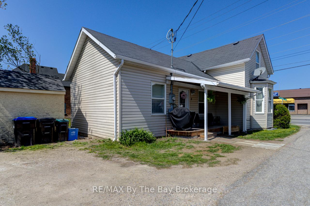 Photo 3 of 8 Yonge Street N, Springwater, Elmvale — HOMEH
