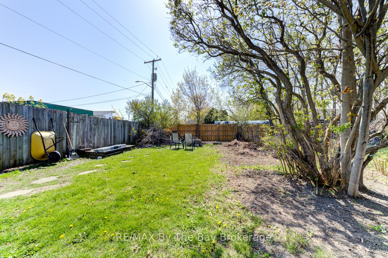 Photo 22 of 8 Yonge Street N, Springwater, Elmvale — HOMEH