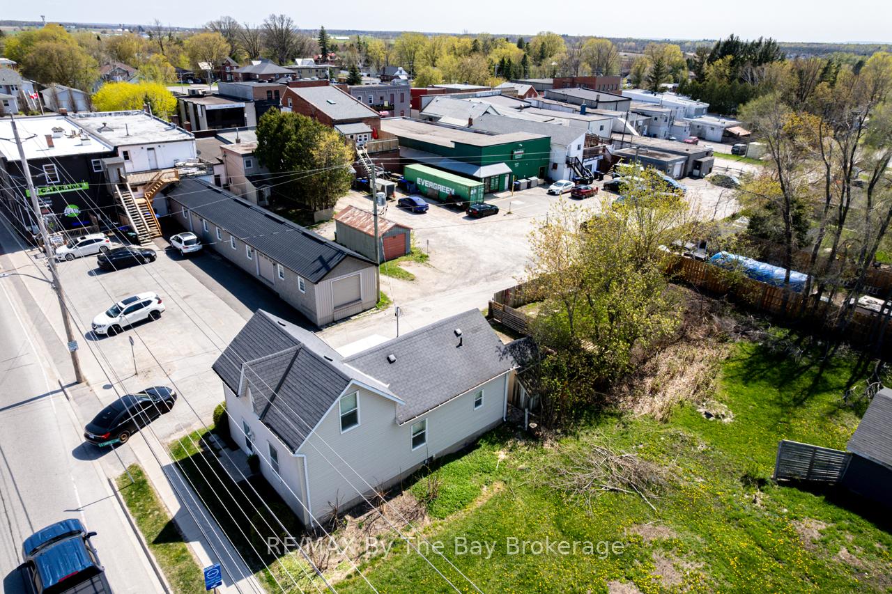 Photo 24 of 8 Yonge Street N, Springwater, Elmvale — HOMEH