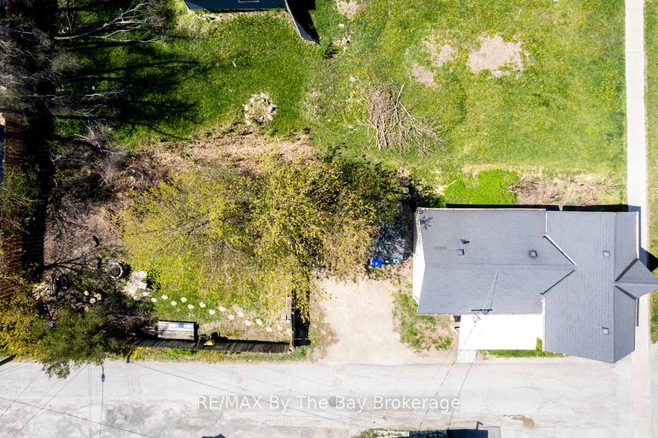 Photo 27 of 8 Yonge Street N, Springwater, Elmvale — HOMEH