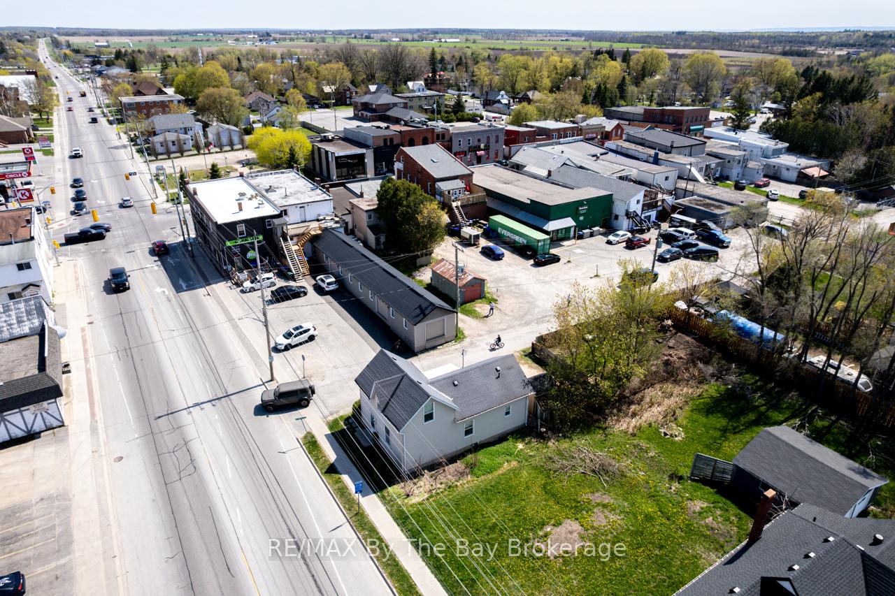 Photo 31 of 8 Yonge Street N, Springwater, Elmvale — HOMEH