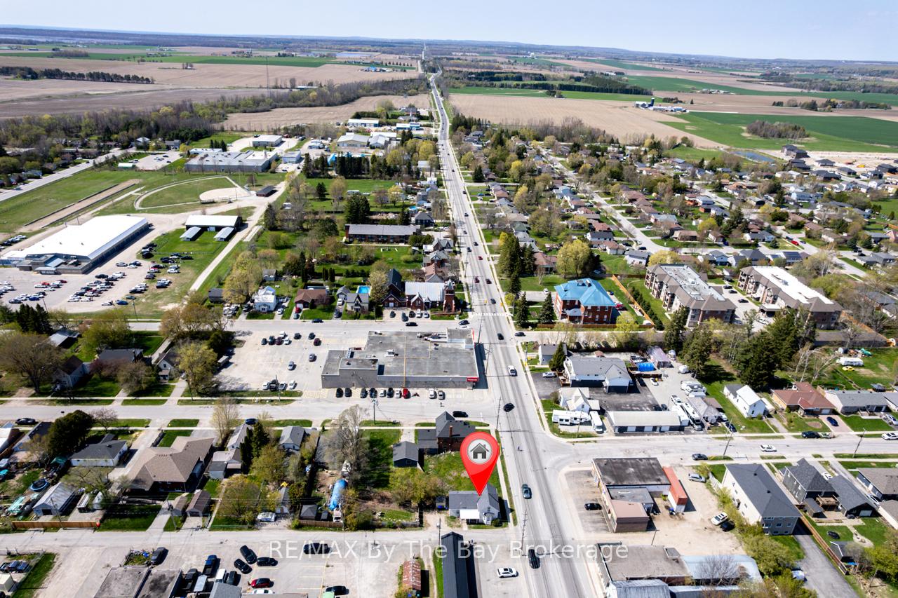 Photo 35 of 8 Yonge Street N, Springwater, Elmvale — HOMEH