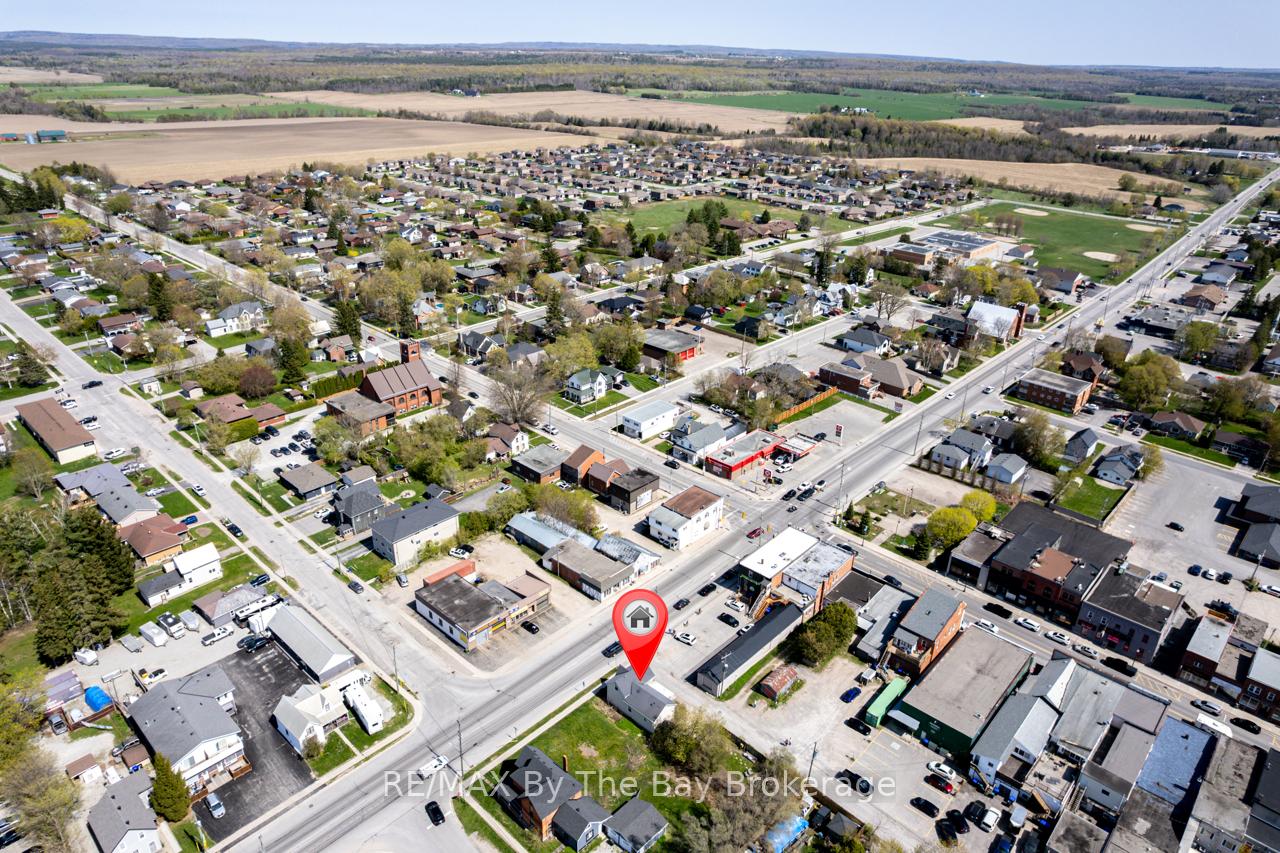 Photo 37 of 8 Yonge Street N, Springwater, Elmvale — HOMEH