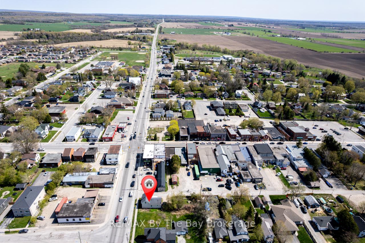 Photo 38 of 8 Yonge Street N, Springwater, Elmvale — HOMEH