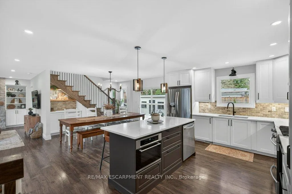 Photo 5 of 71 Nelson Street, Hamilton, Waterdown — HOMEH