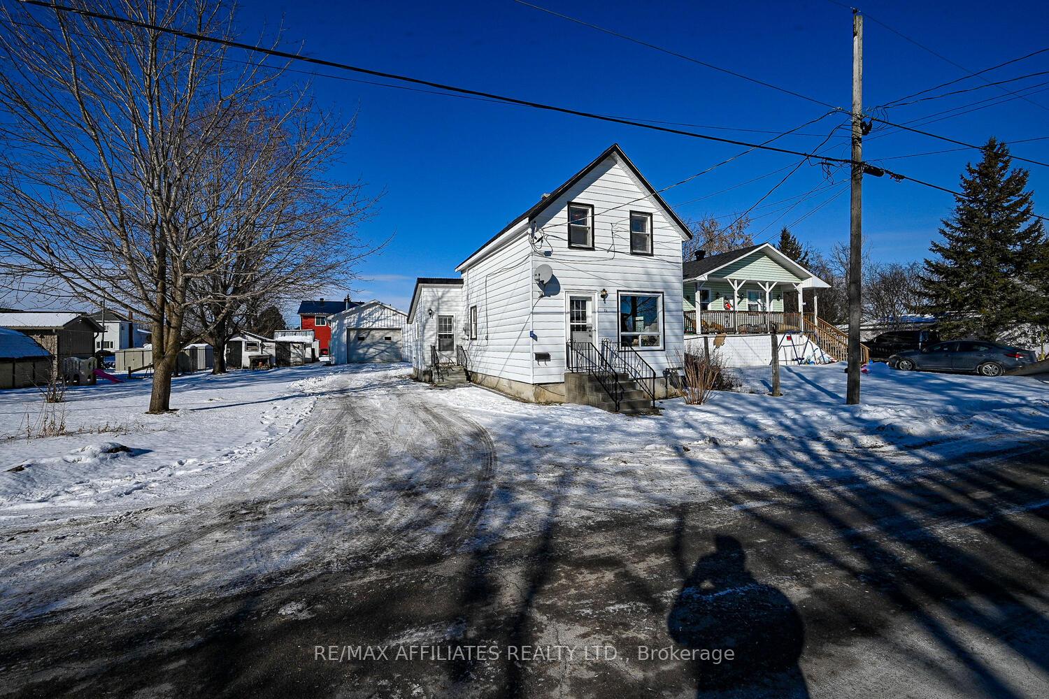 Photo 1 of 22 Second Street, Smiths Falls — HOMEH