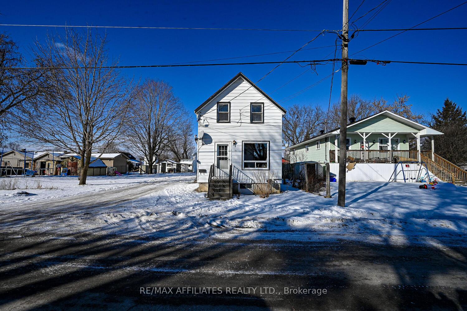 Photo 3 of 22 Second Street, Smiths Falls — HOMEH