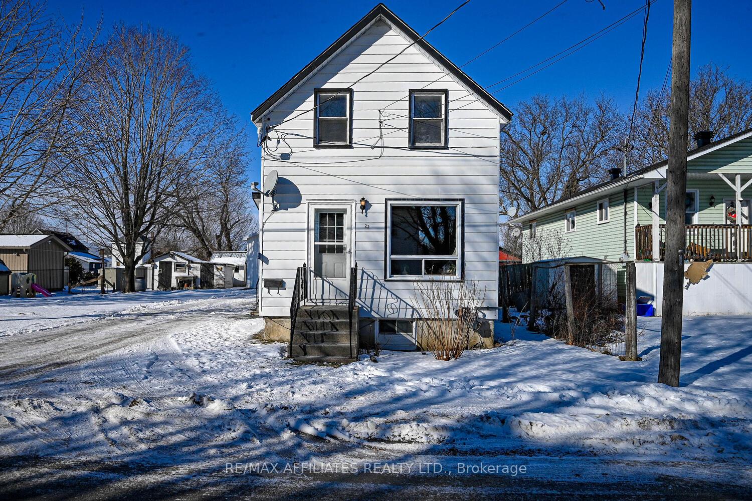 Photo 4 of 22 Second Street, Smiths Falls — HOMEH