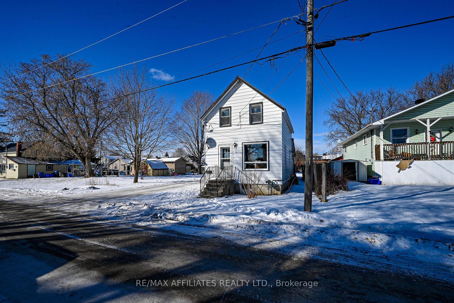 Photo 5 of 22 Second Street, Smiths Falls — HOMEH