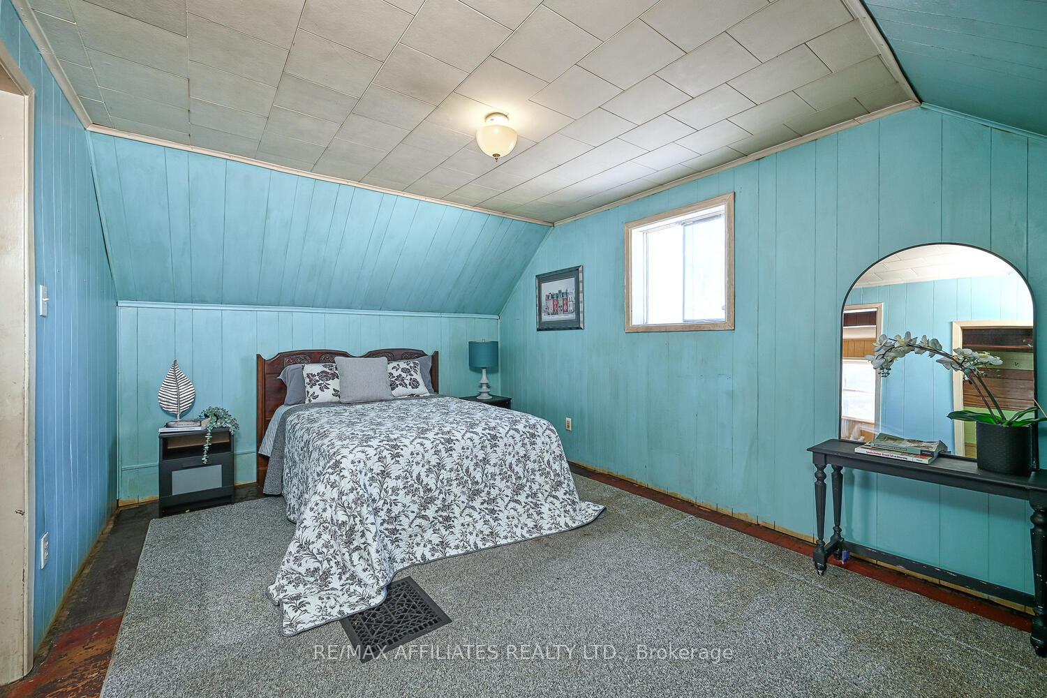 Photo 24 of 22 Second Street, Smiths Falls — HOMEH