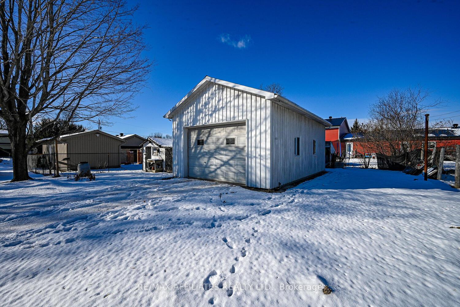 Photo 32 of 22 Second Street, Smiths Falls — HOMEH