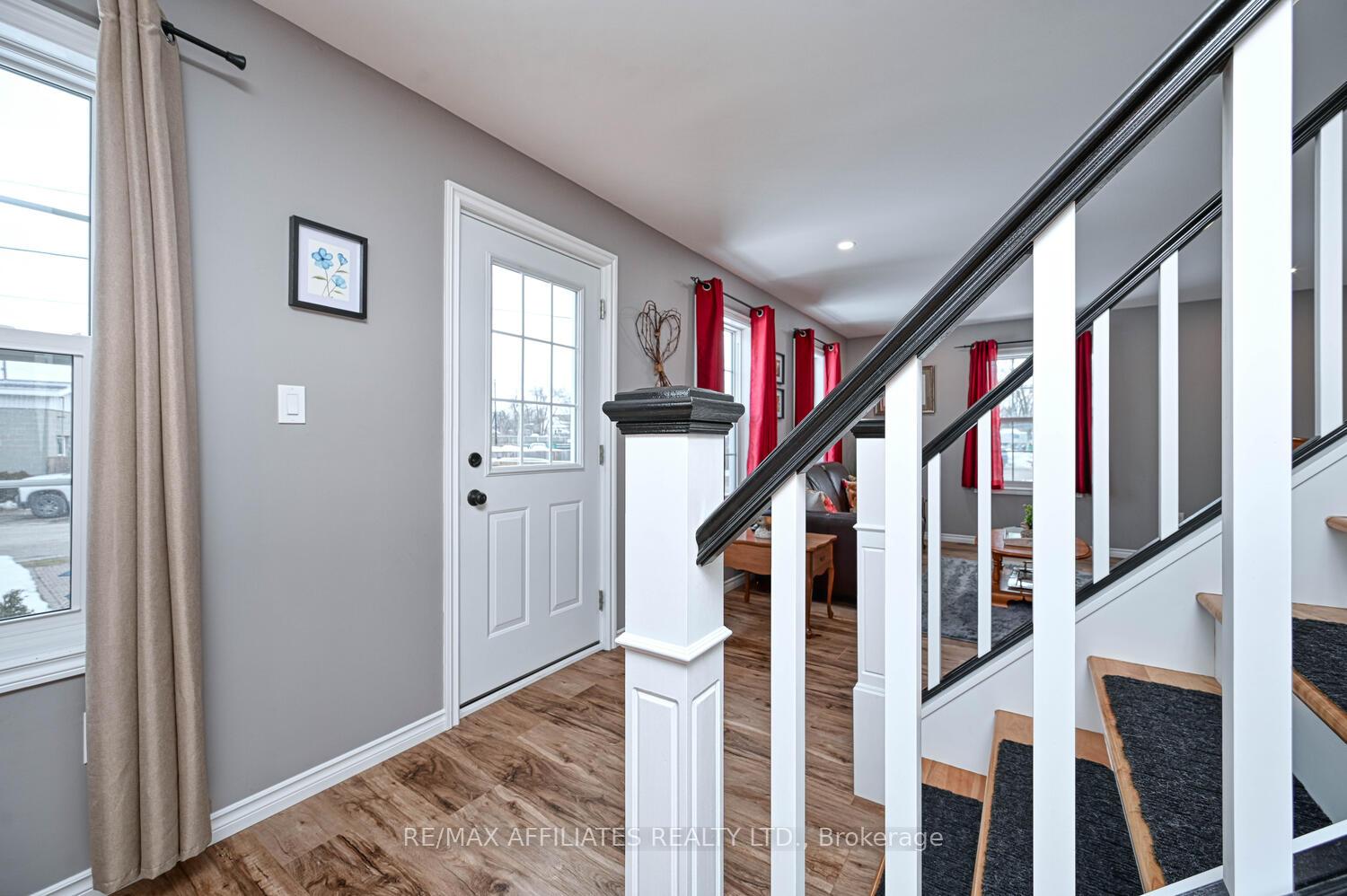 Photo 3 of 190 Beckwith Street N, Smiths Falls — HOMEH