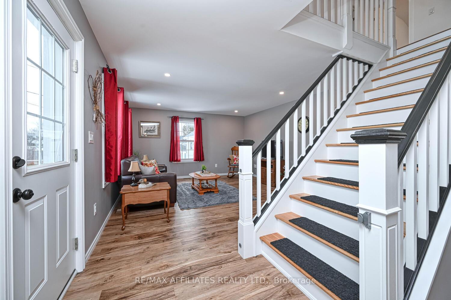 Photo 4 of 190 Beckwith Street N, Smiths Falls — HOMEH
